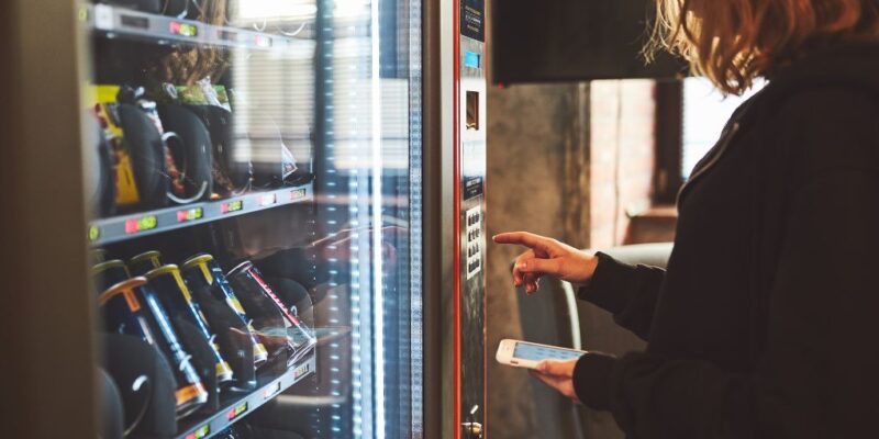Blog de Vendival sobre 6 alimentos extraños que encontrarás en máquinas de vending.