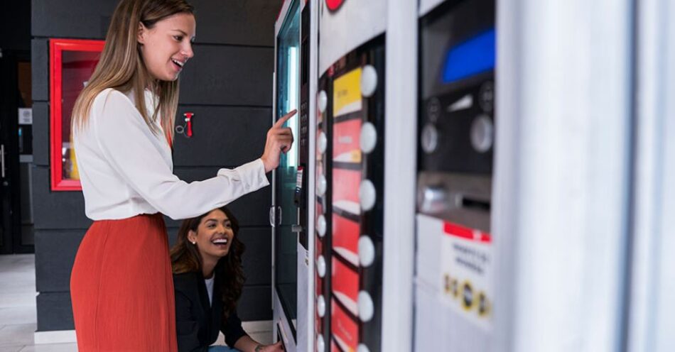 empresa mejora con una máquina expendedora