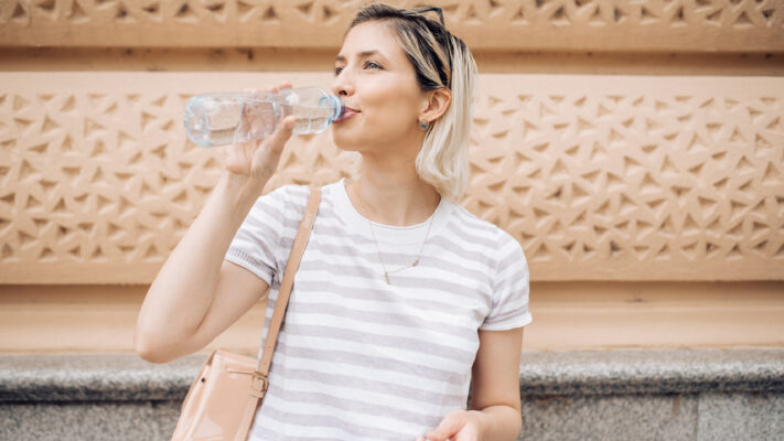 En el Día de la Hidratación que se celebra cada 23 de junio, recordamos la importancia y ventajas de beber agua mineral natural.